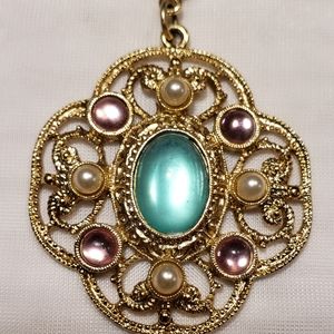 Vintage 1928 Brand Pearl Necklace